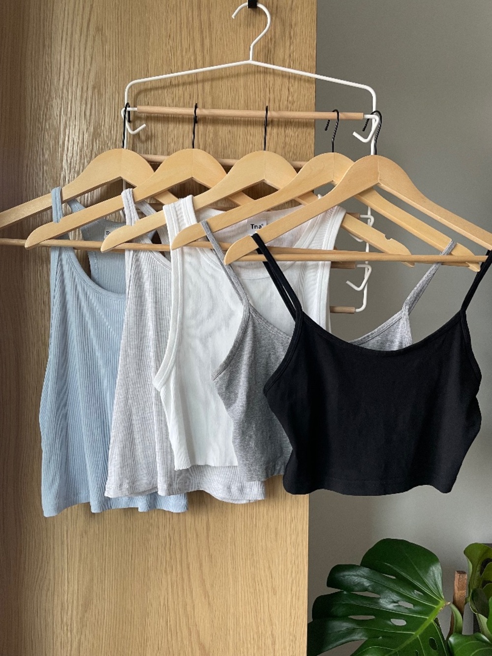 Aritzia Tanks Bundle - Size M